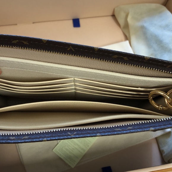 🌼🌼Authentic🌼🌼 Louis Vuitton Toiletry 26 + Strap - Picture 8 of 9